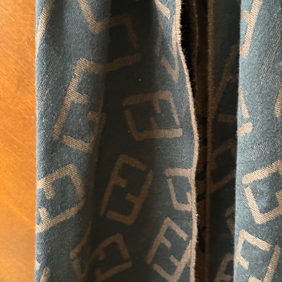 FENDI Wool  Brown warm scarves with logo accent - Picture 5 of 11